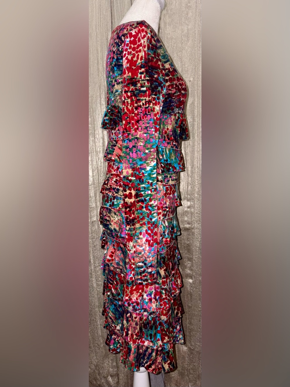 Isle Apparel Multi Color tiered ruffle long sleeve midi dress small